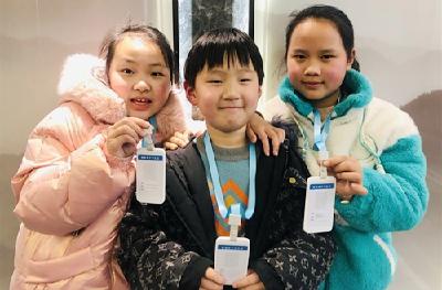 十堰部分中小学推行电子学生证 ，遇紧急情况可“一键报警”