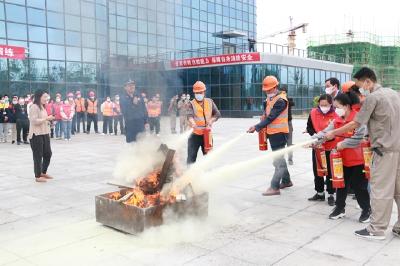 房县一工业园发生火灾人员被困？别慌！这只是消防演练