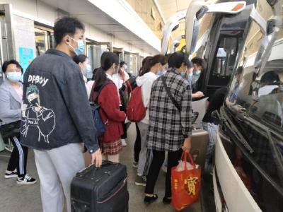 五一假期第二天，公路运送旅客约3800人，去往这里的最多