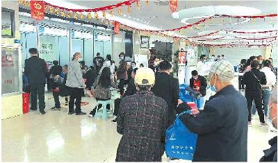 女子80万积蓄存入村镇银行无法取出 相关部门展开调查