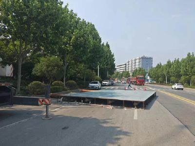 长度20米高度6米，十堰经开区拆除一块大型户外广告牌