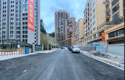 从三五米拓宽至八九米,还有人行道!聚龙湾道路改造月底完工