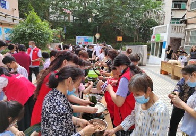 东风社区党建引领开展粽香暖人心活动