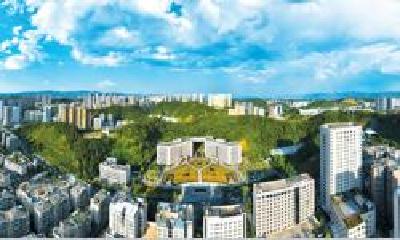 天空绽放“十堰蓝”