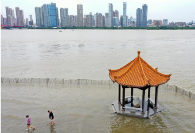 长江武汉段水位持续上涨 逼近武汉长江防汛25米设防水位