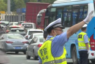 端午假期首日，十堰出城车流量比日常增加1.5倍左右