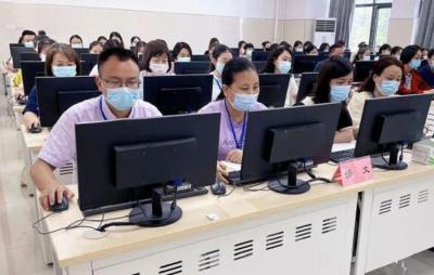 记者带你走进十堰中考阅卷现场，你的试卷是这样打分的！