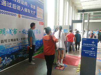 十堰公路客运迎来暑运小高峰 日均客流量在3000人次以上