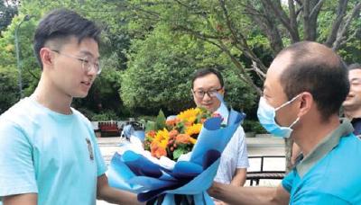 来自北大！十堰首封录取通知书送达！学霸分享学习秘诀