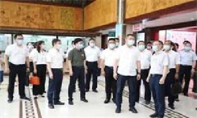 新疆兵团第五师86团党政代表团朱青山一行莅临十堰市中医医院院考察交流