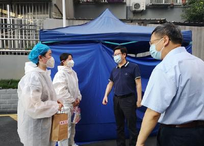 不惧酷暑、不分昼夜 太和医院书写区域核酸检测背后的坚守与感动