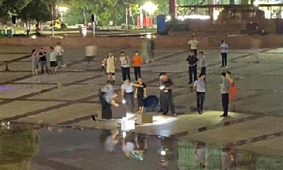 安徽芜湖南陵县一广场上多人遭雷击，2人身亡，现场曝光！