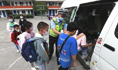 上学路有“专车”！竹山县开行15条“学生公交专车”路线