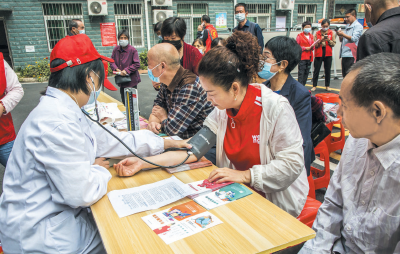 义诊进社区 服务零距离