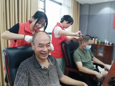 茅箭警方对银行持枪人员开展毛发验毒 筑牢禁毒拒毒防线