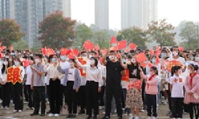 我与祖国同庆生！湖工职院为45名国庆生日学生送上祝福
