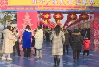 郧阳区同心广场：非遗节目陪伴市民欢喜过大年