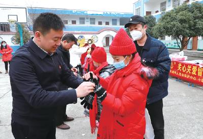 孩子们收到暖心大礼包