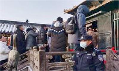 大年初一武当山景区客流量达1.4万人次 警方加强安保措施