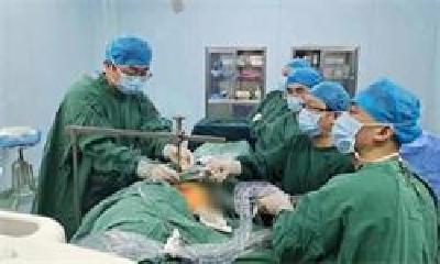 郧阳区人民医院开展首例经腋窝无充气腔镜下甲状腺切除术