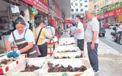 十堰城区市民每天吃掉4万斤小龙虾