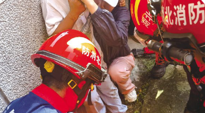 裸露钢筋贯穿男童右脚 经手术已修复受损血管和神经