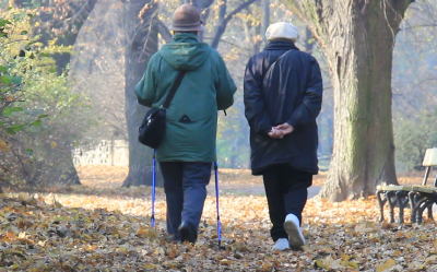 “饭后走一走”有哪些好处？老年人散步这些细节要注意