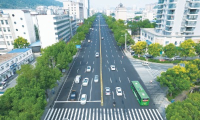 彻底告别水泥路面 白浪路面貌焕然一新
