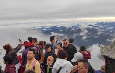 武当山：雨过天晴 美不胜收