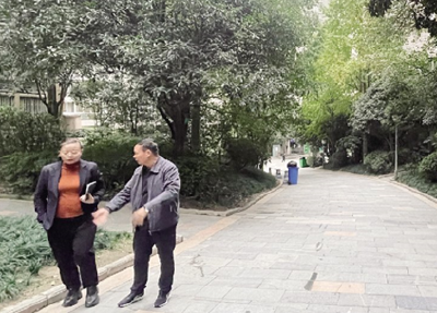 别人家的小区 | 阳光花园小区新一届业委会解决业主烦心事 