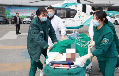 多发伤者昏迷 直升机免费救援 十堰人医28分钟运回竹山车祸伤员