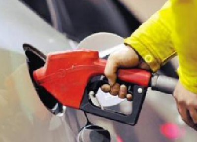 油价2024年首次下调 家用轿车加满一箱油少花约2元