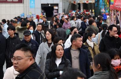 新春十堰首场大型招聘会8000余人到场求职 初步达成就业意向1123人