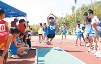十堰经开区举办首届中小学运动会 快乐运动润身心 活力飞扬展风采