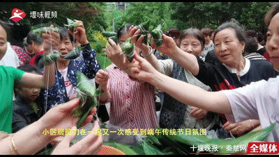 
粽情端午，邻里同乐！小区邻里齐聚包粽子迎端午 