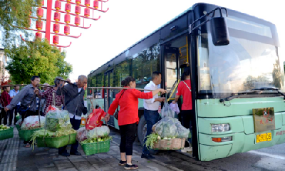 湖北日报聚焦十堰“蔬菜公交”：每天为菜农带货万余斤 挑起“菜篮子” 撑起“钱袋子”！