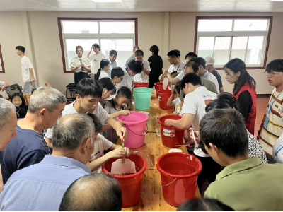 张湾区红卫街道动力新村社区：致敬老兵风采 传承红色薪火