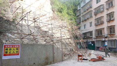 连续降雨致小区山体滑坡 界牌社区迅速反应紧急处置