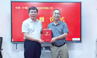 爱心企业家苟小军再捐12万助学  11年来，他已捐60多万元