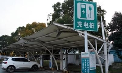 车城路街道工艺新村社区：统筹安装充电桩  解决商户充电难