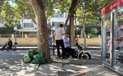 汉江路街道银河社区：劝导流动摊贩，优化社区环境