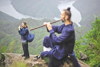 “和而不同”打动了这群外国人 每年上百名外国人在白马山感受中国传统文化