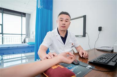 发现身边好中医 | 郧阳区中医医院针灸康复中心主任兼 I病区主任赵齐生：银针除患真“妙手”