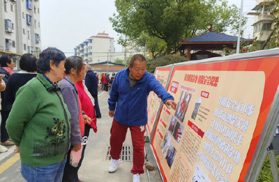 花果街道头堰社区：志愿服务进小区 健康科普送上门