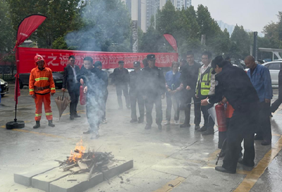 汉江路街道马家沟社区：防患于未“燃” 消防演练进小区 