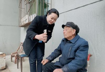十堰经开区：养老认证“上门办” 政务服务“暖民心”