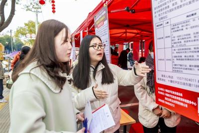 十堰经开区2025年“春风行动”招聘会火热开启 百家名企供岗四千余个