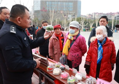 广场变身禁毒课堂 共筑无毒防线