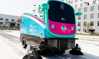 城市之光无人驾驶智造基地建成投产 首台无人驾驶光珀V2清扫车下线