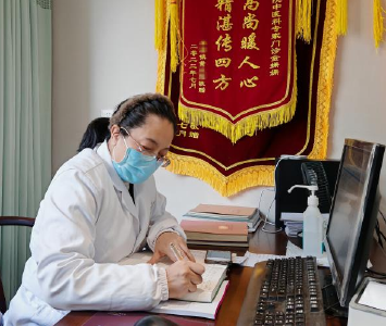郧阳区人民医院“金牌大夫”金姗姗：仁心仁术写大医 杏林巾帼绽芳华